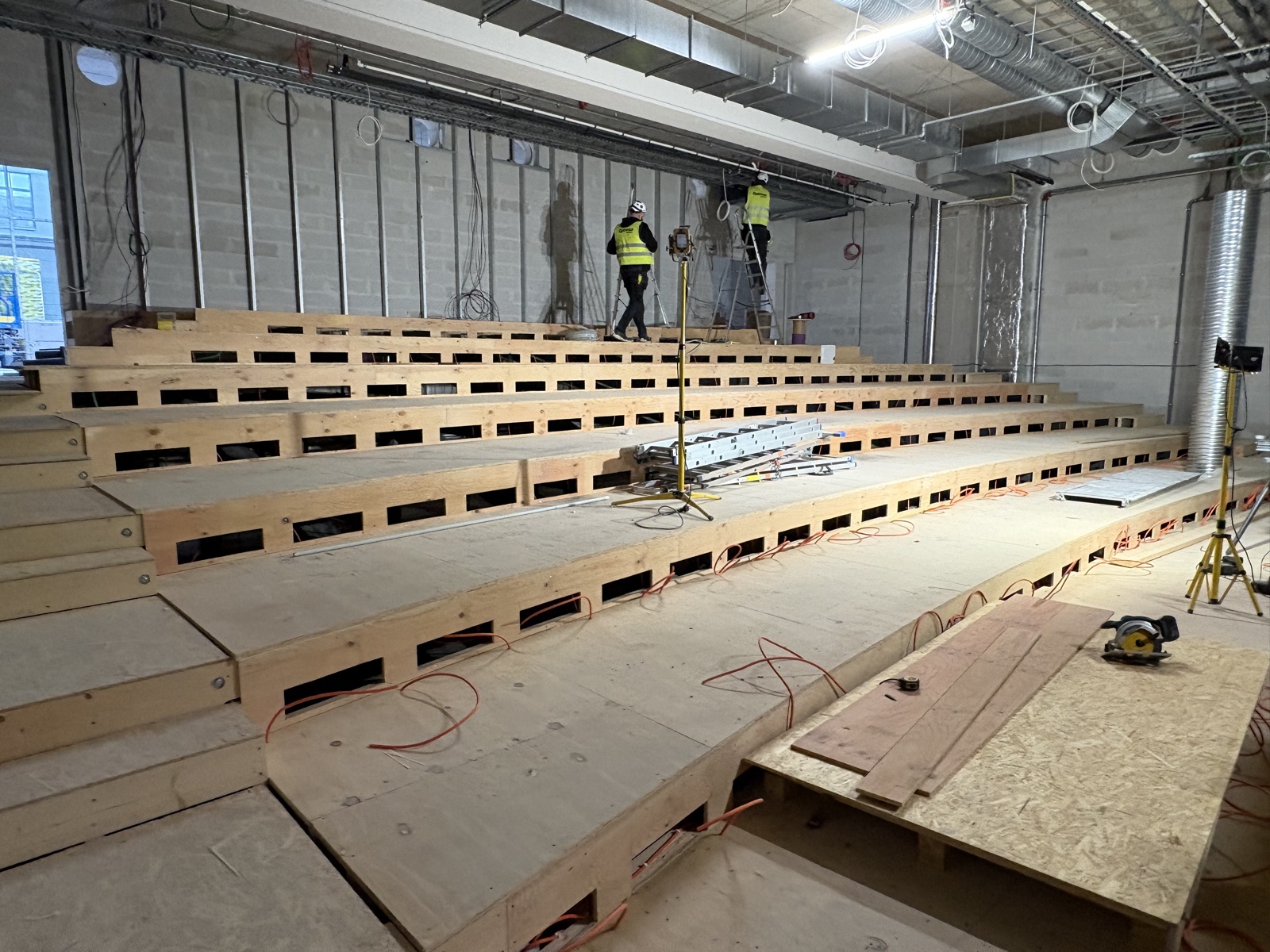 Eedu maja õppesaal – tribüünide ehitus